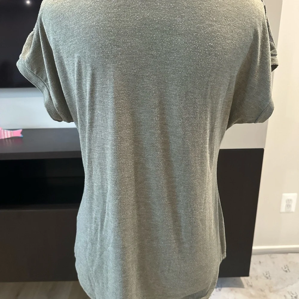 Olive Green Floral Short Sleeve Tee SIZE SMALL - Picture 3 of 8